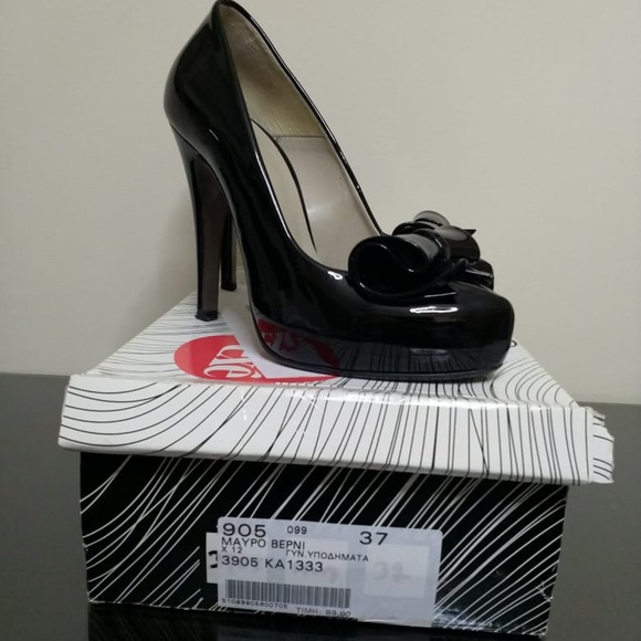 Shoes - Picture 3 of 4